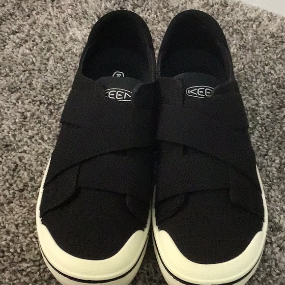 NWOT…Keen black and white slip ons size 7 - Picture 3 of 3